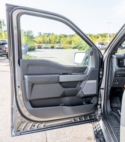 2025 Ford F-150 Lightning Lariat®