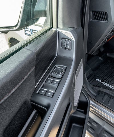 2025 Ford F-150 Lightning Lariat®