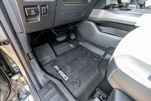 2025 Ford F-150 Lightning Lariat®