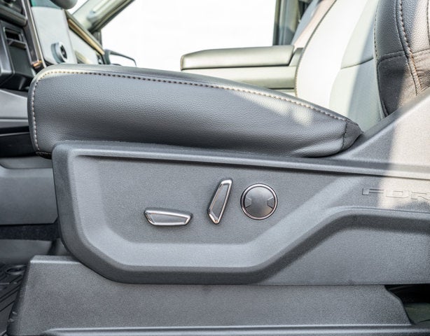 2025 Ford F-150 Lightning Lariat®