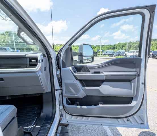 2026 Ford Super Duty F-350® XLT
