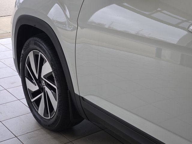 2024 Volkswagen Atlas 2.0T SE with Technology AWD