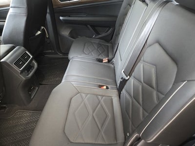 2024 Volkswagen Atlas 2.0T SE with Technology AWD