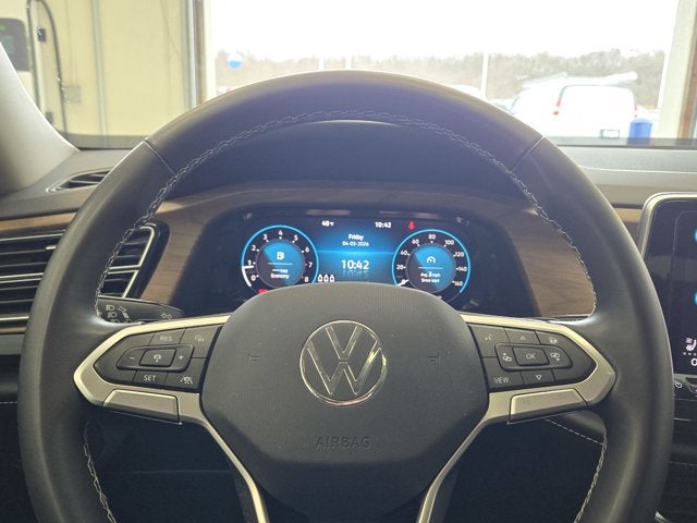 2024 Volkswagen Atlas 2.0T SE with Technology AWD