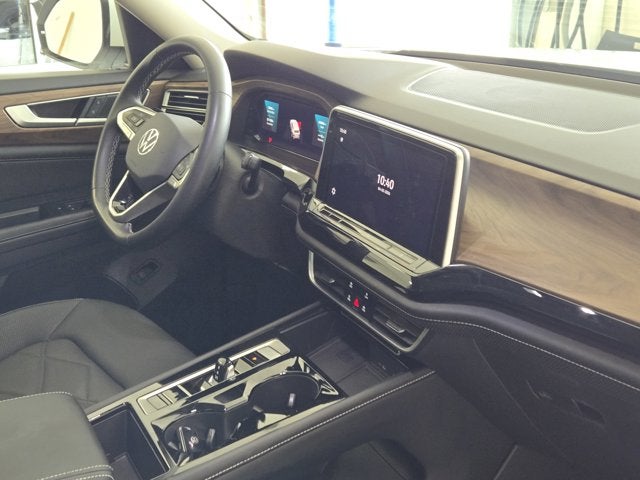 2024 Volkswagen Atlas 2.0T SE with Technology AWD