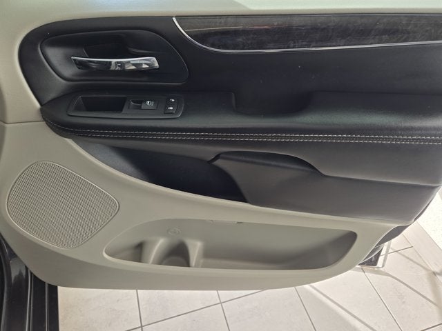 2015 Chrysler Town & Country Touring