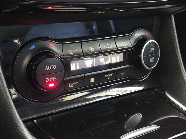 2017 INFINITI QX30 Luxury AWD