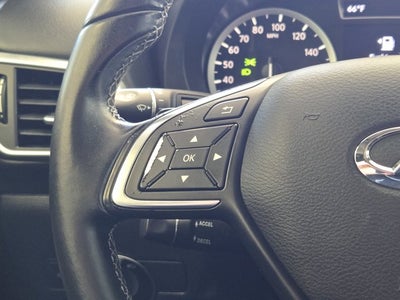 2017 INFINITI QX30 Luxury AWD