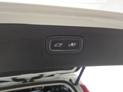 2022 Volvo XC90 T6 Momentum AWD