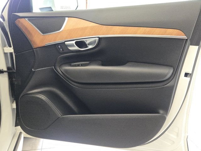 2022 Volvo XC90 T6 Momentum AWD