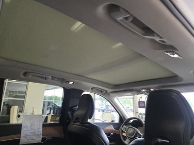 2022 Volvo XC90 T6 Momentum AWD