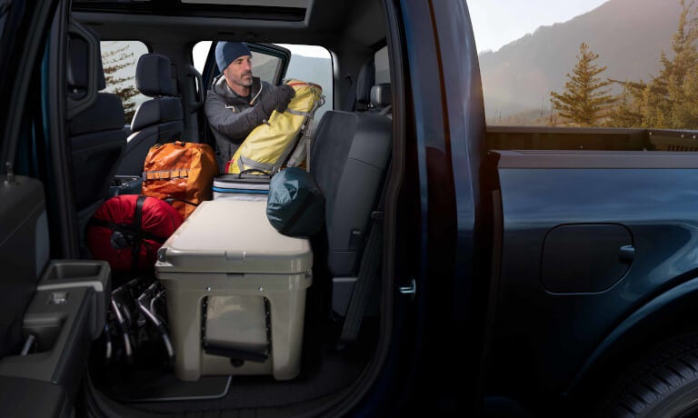 2025 Ford F-150 cargo space in cab